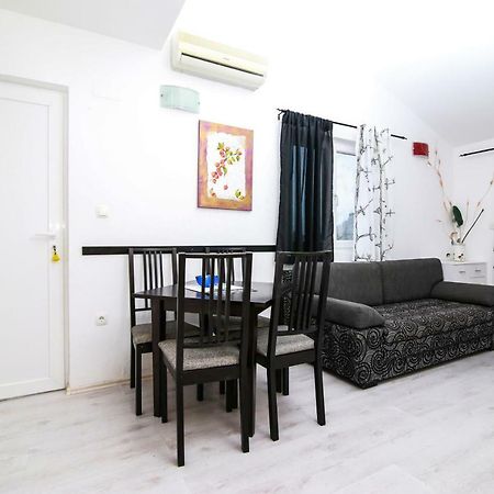 Apartments Alma Podgora Bagian luar foto