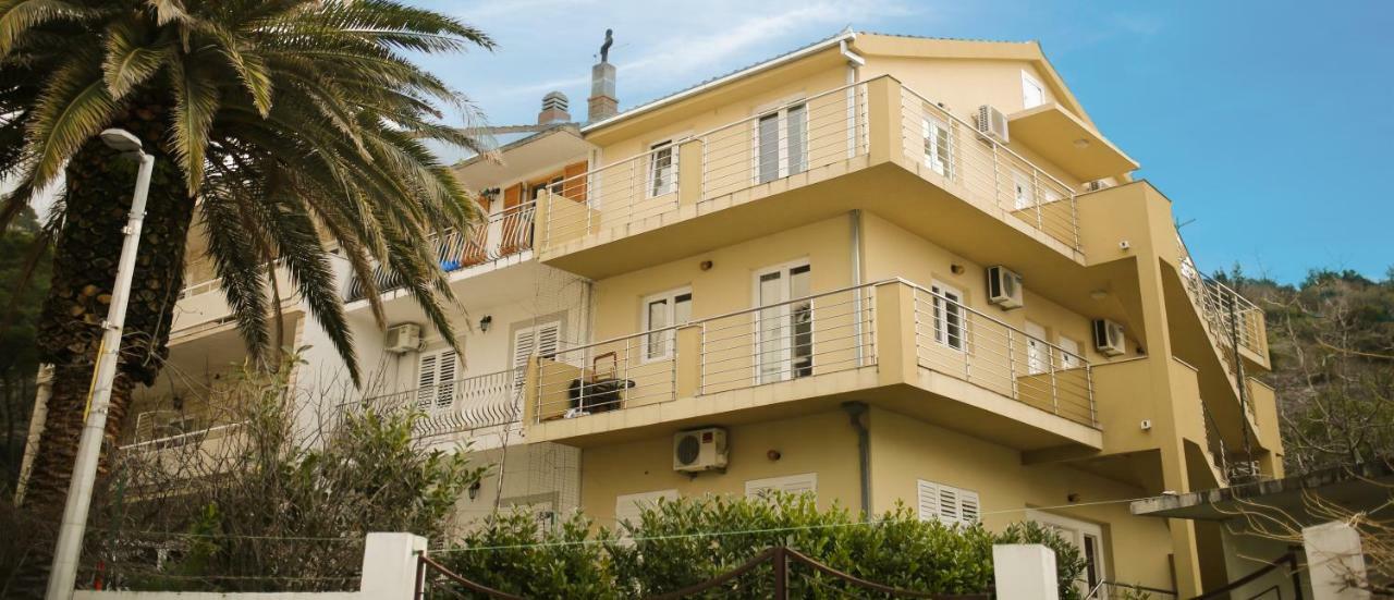 Apartments Alma Podgora Bagian luar foto