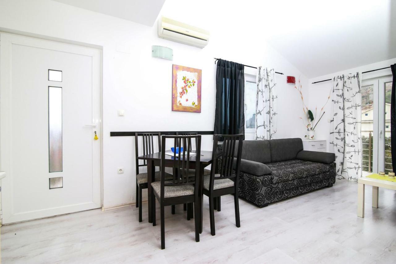 Apartments Alma Podgora Bagian luar foto