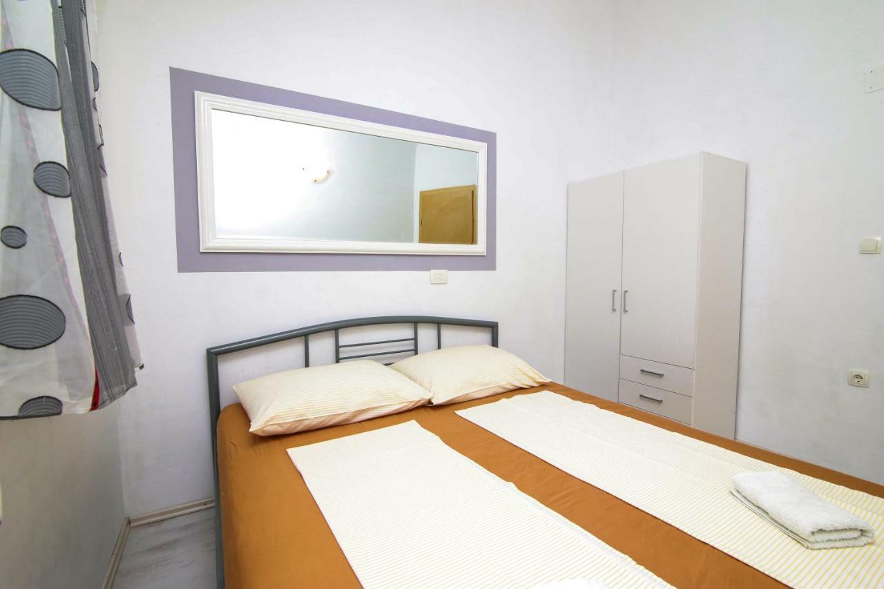 Apartments Alma Podgora Bagian luar foto