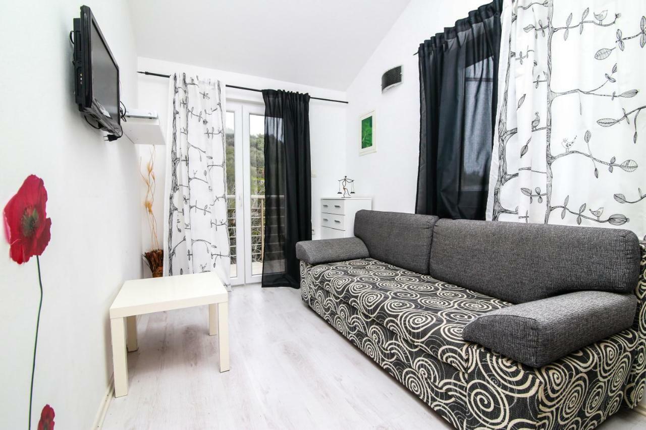 Apartments Alma Podgora Bagian luar foto