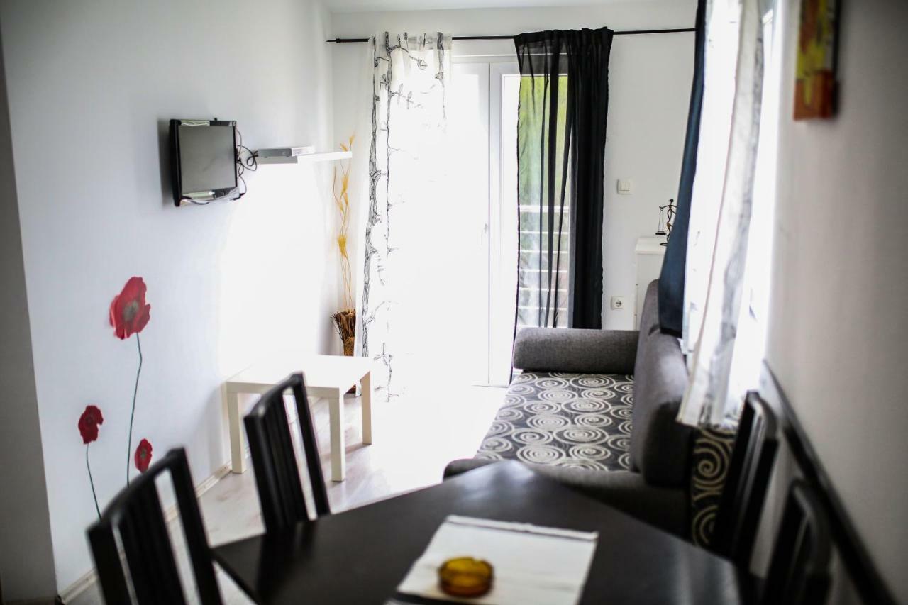 Apartments Alma Podgora Bagian luar foto