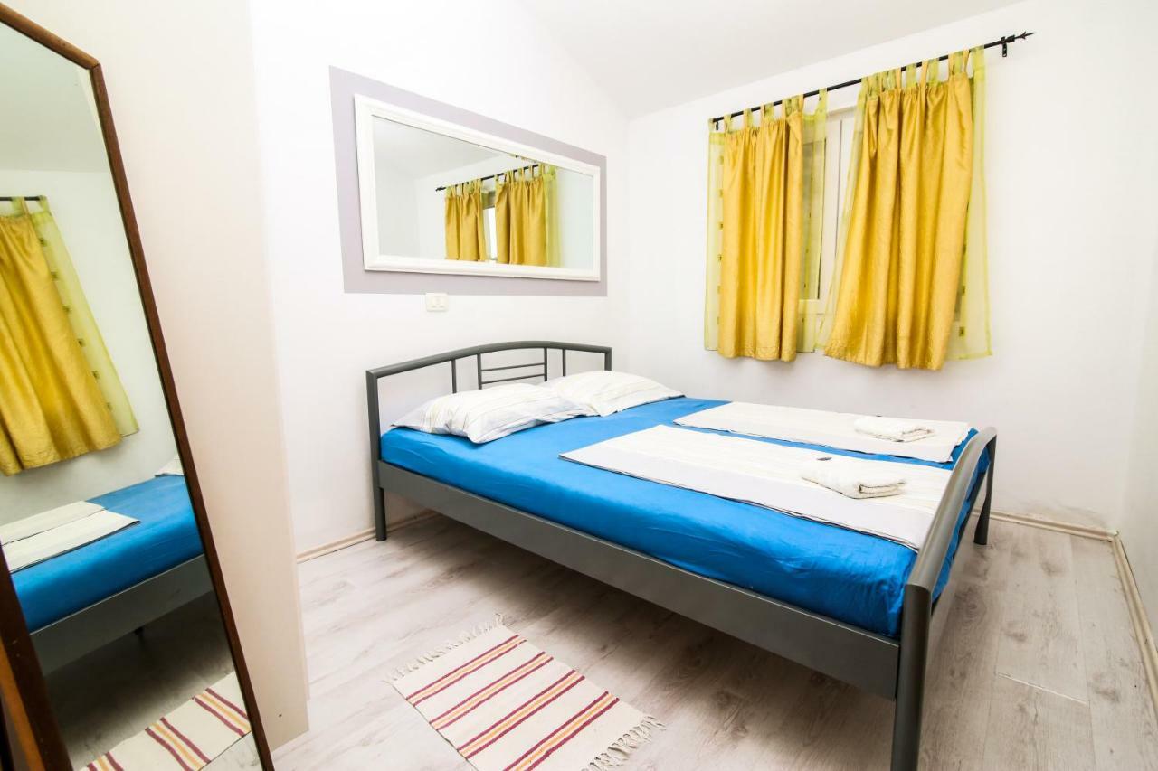 Apartments Alma Podgora Bagian luar foto
