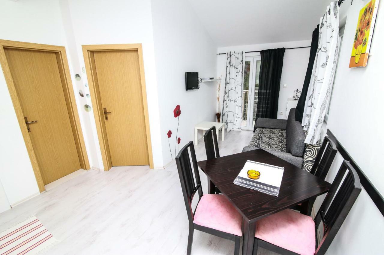 Apartments Alma Podgora Bagian luar foto