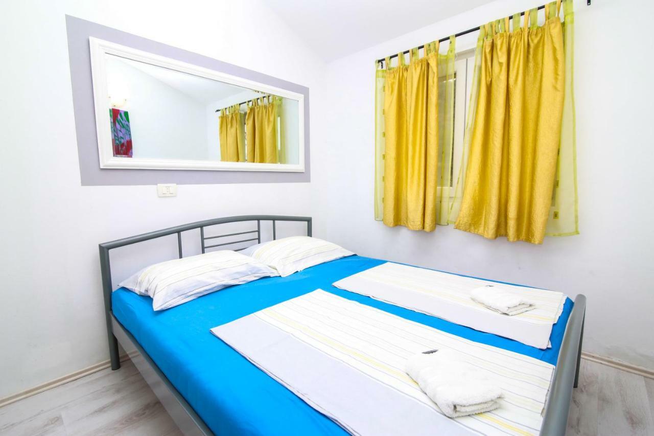Apartments Alma Podgora Bagian luar foto