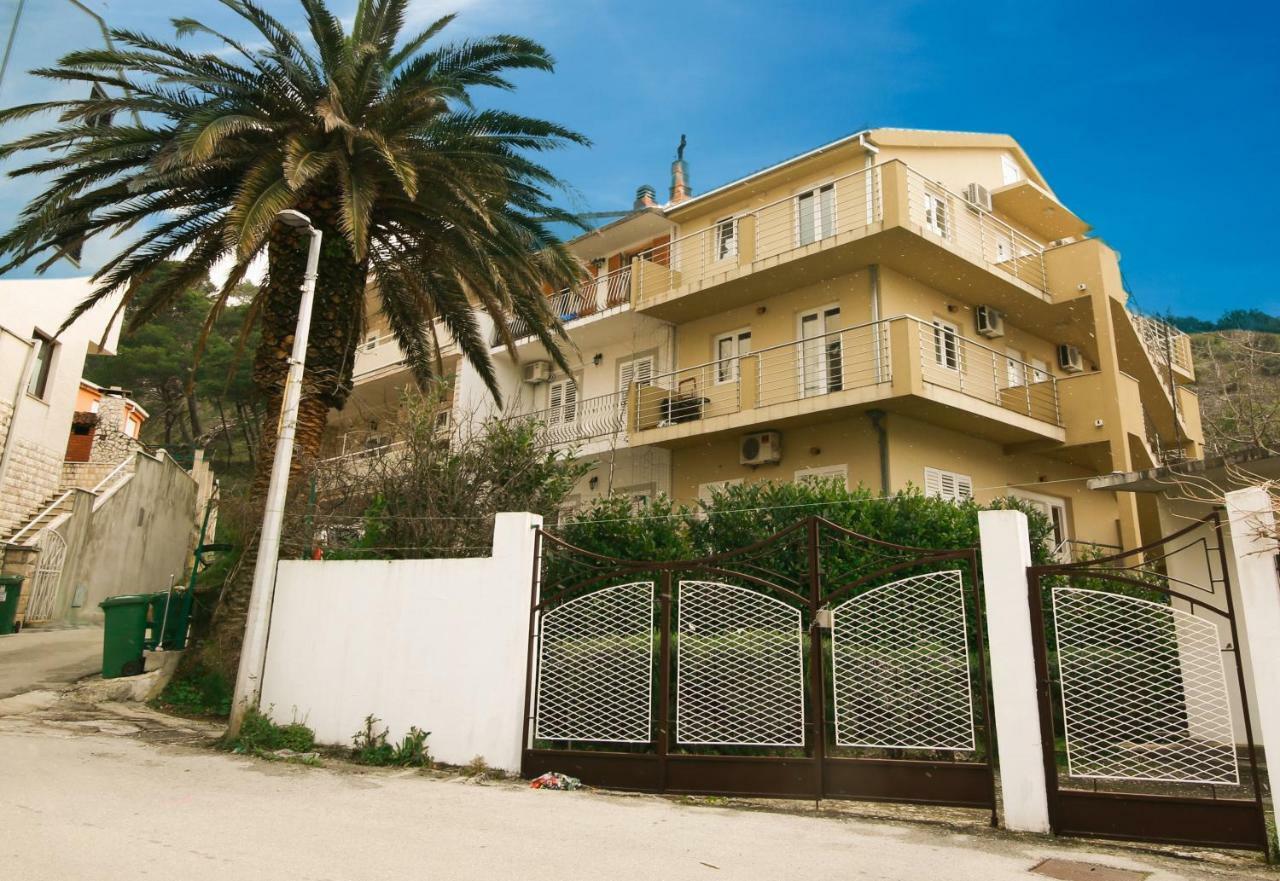 Apartments Alma Podgora Bagian luar foto