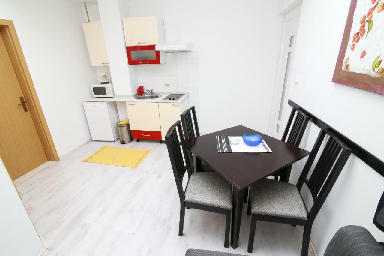Apartments Alma Podgora Bagian luar foto