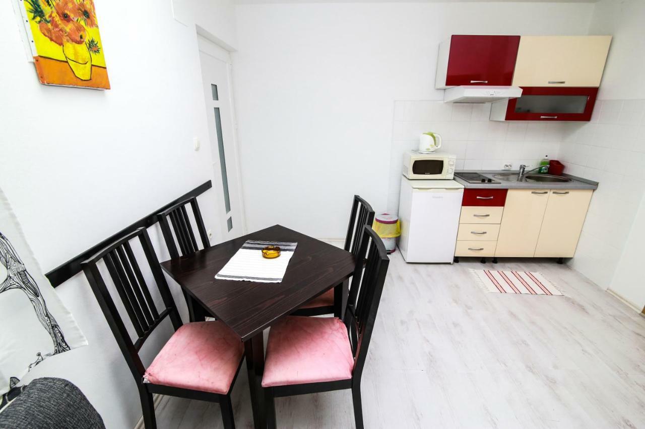 Apartments Alma Podgora Bagian luar foto