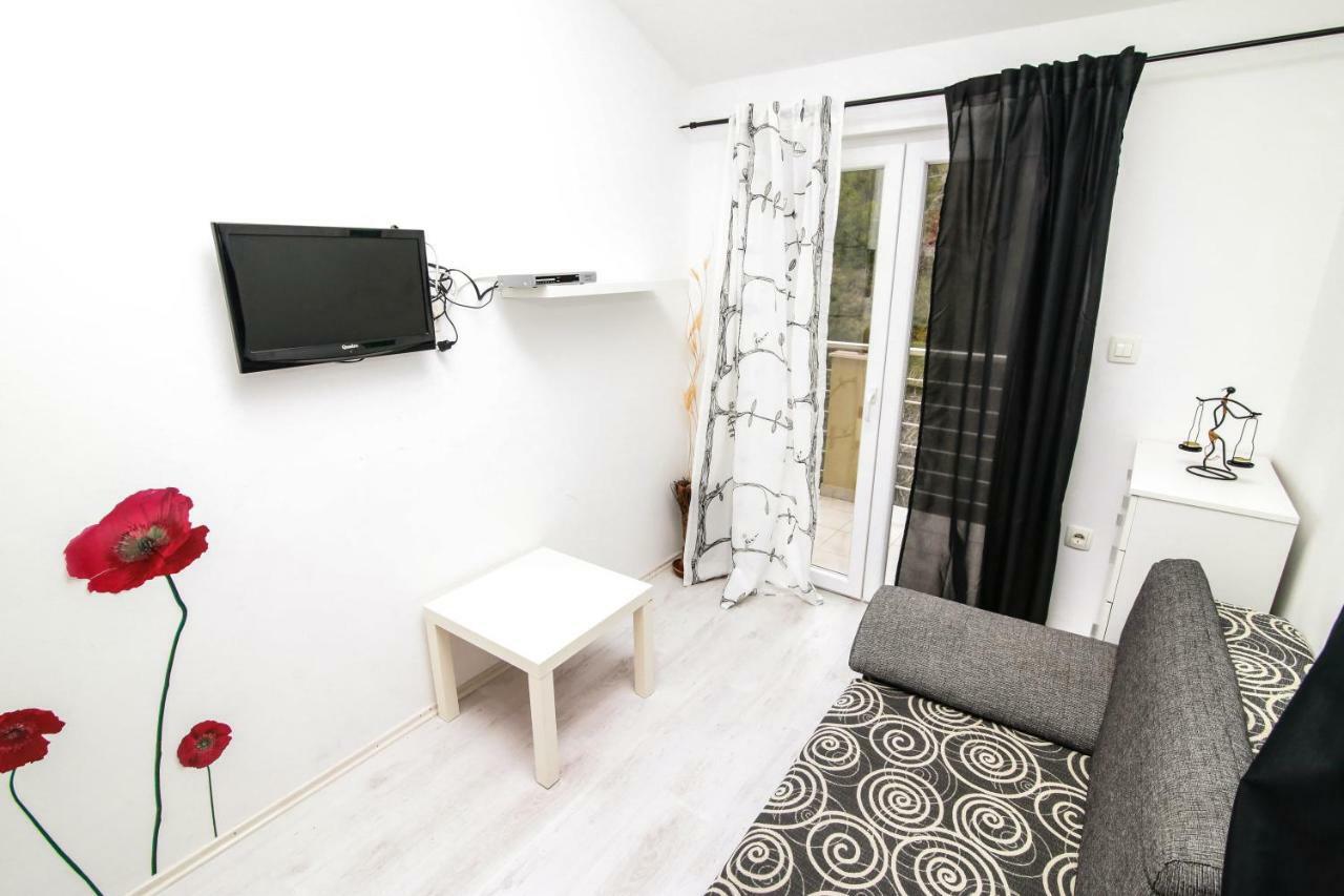 Apartments Alma Podgora Bagian luar foto